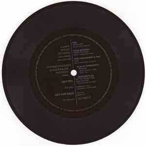 Various - A Joint Effort Between / Uno Sforzo Comune Fra Dynamo Magazine E Audioglobe Records download flac mp3